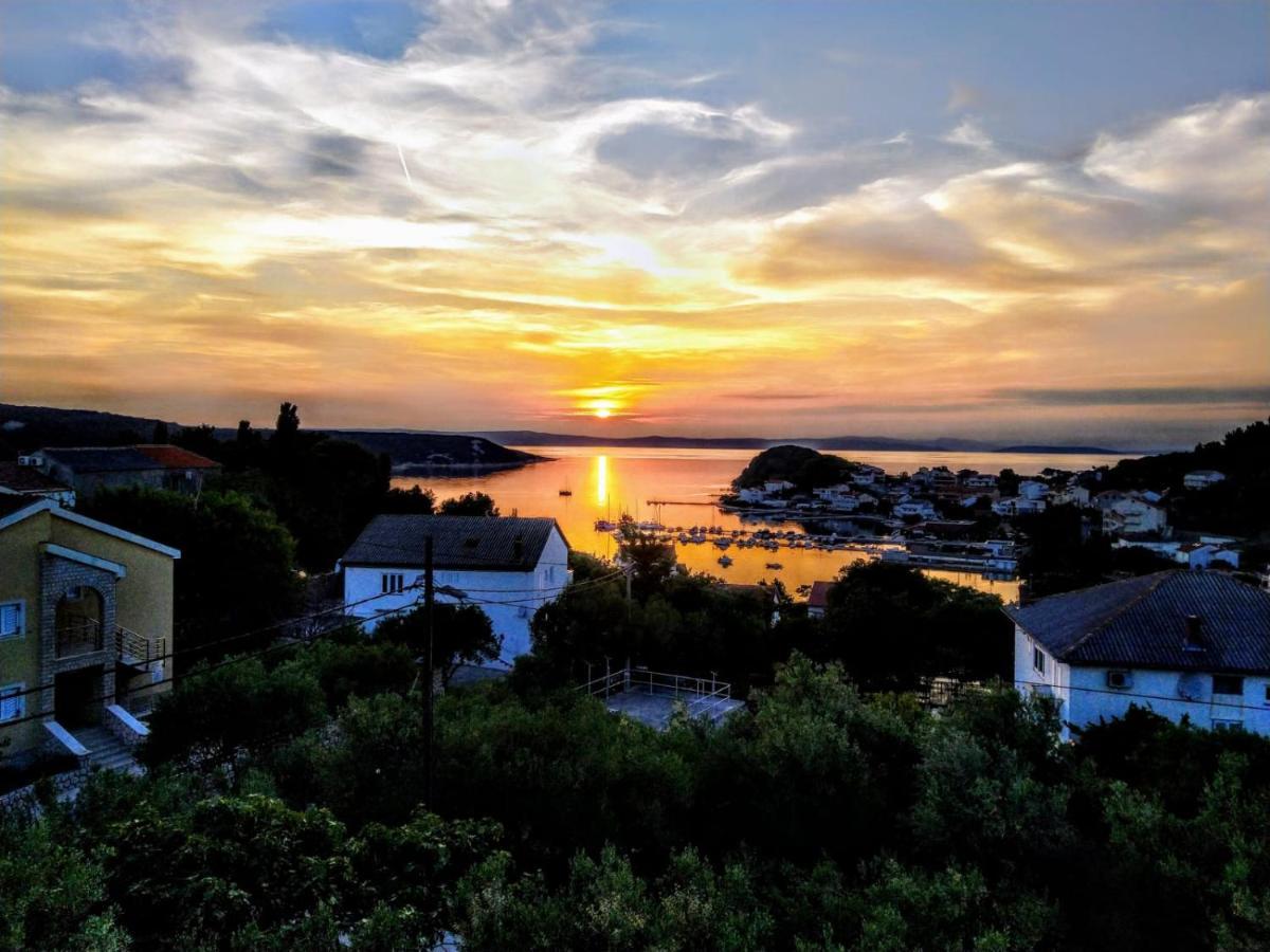 Kuca Carmen Hotel Rab Town Buitenkant foto