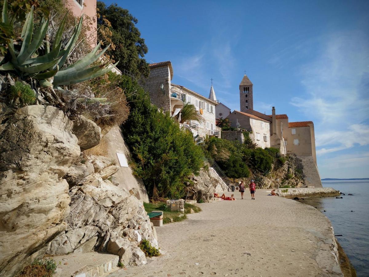 Kuca Carmen Hotel Rab Town Buitenkant foto